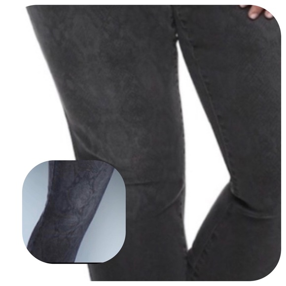 #020 Evri Plus Size Snake Print Skinny Jeans. - Picture 2 of 5